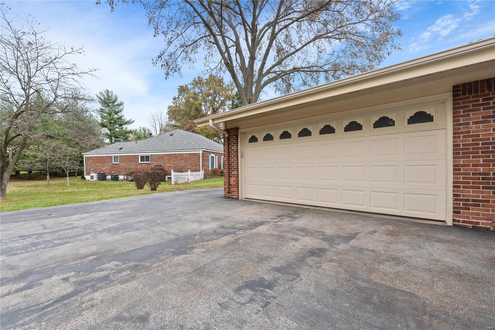 Chesterfield, Missouri 63017, United States, 4 Bedrooms Bedrooms, ,3 BathroomsBathrooms,Residential,Pending,30613