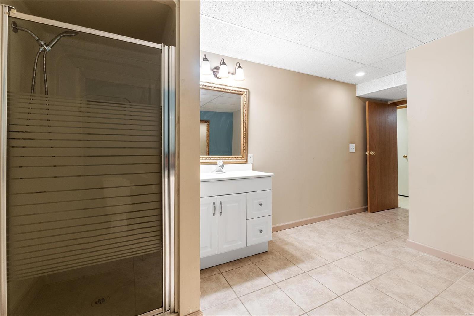 Chesterfield, Missouri 63017, United States, 4 Bedrooms Bedrooms, ,3 BathroomsBathrooms,Residential,Pending,30613