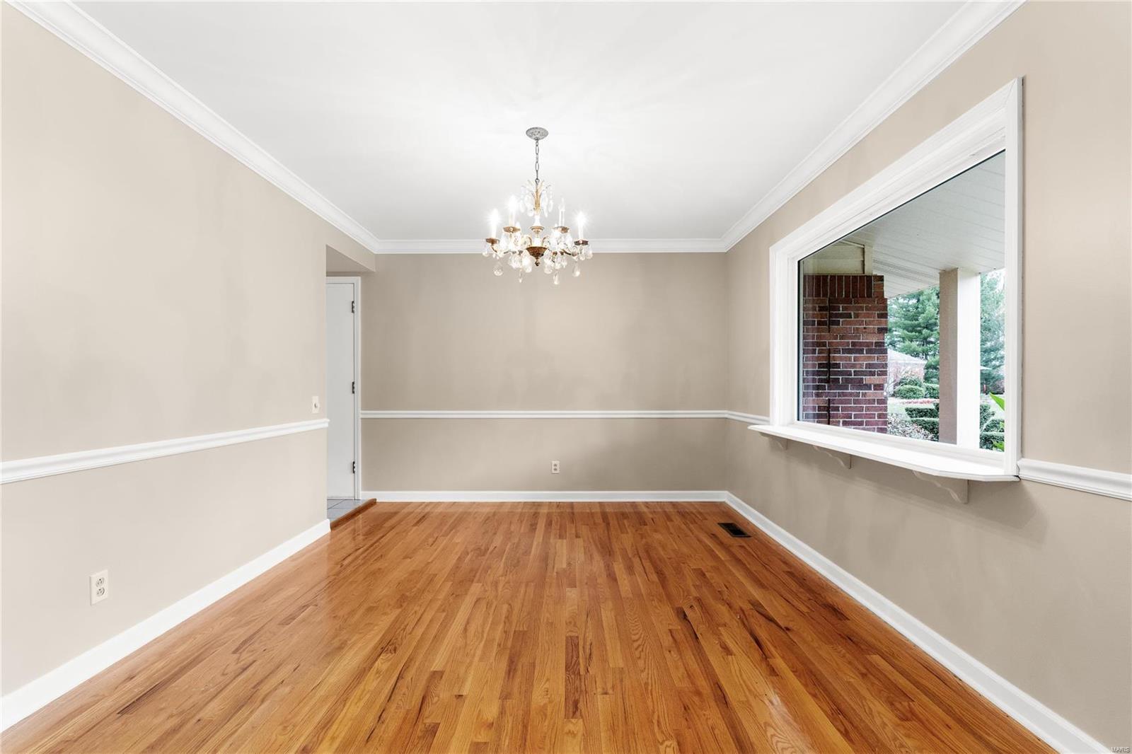 Chesterfield, Missouri 63017, United States, 4 Bedrooms Bedrooms, ,3 BathroomsBathrooms,Residential,Pending,30613