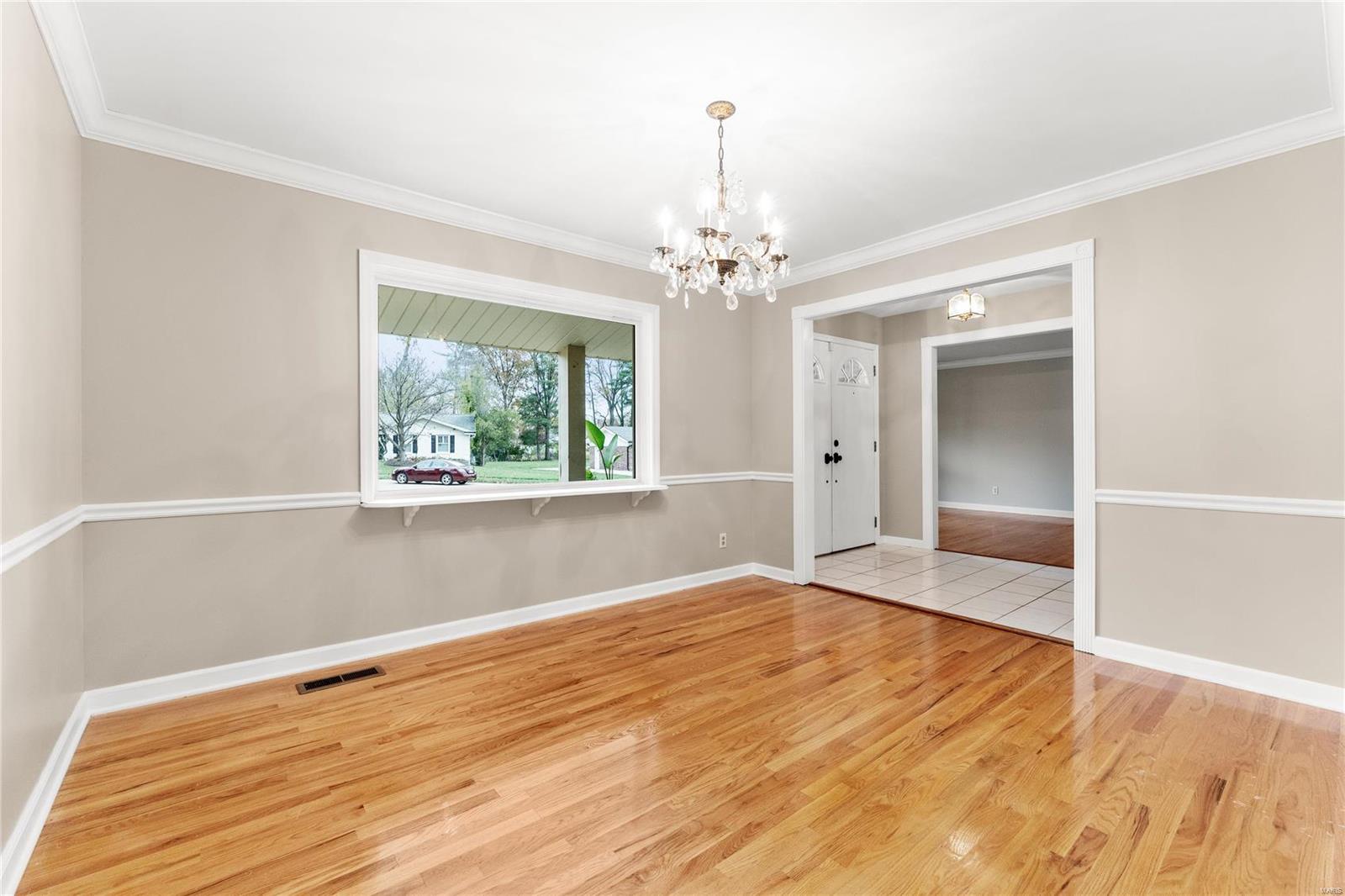 Chesterfield, Missouri 63017, United States, 4 Bedrooms Bedrooms, ,3 BathroomsBathrooms,Residential,Pending,30613