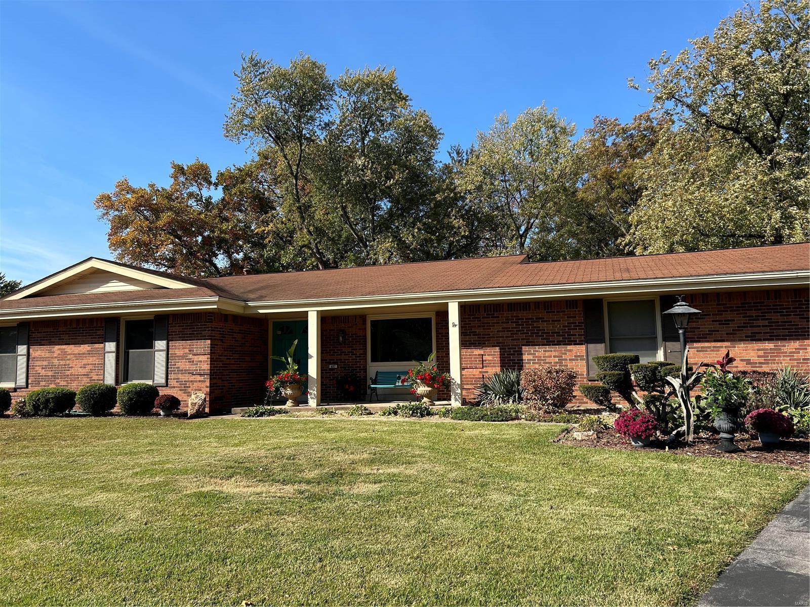 Chesterfield, Missouri 63017, United States, 4 Bedrooms Bedrooms, ,3 BathroomsBathrooms,Residential,Pending,30613