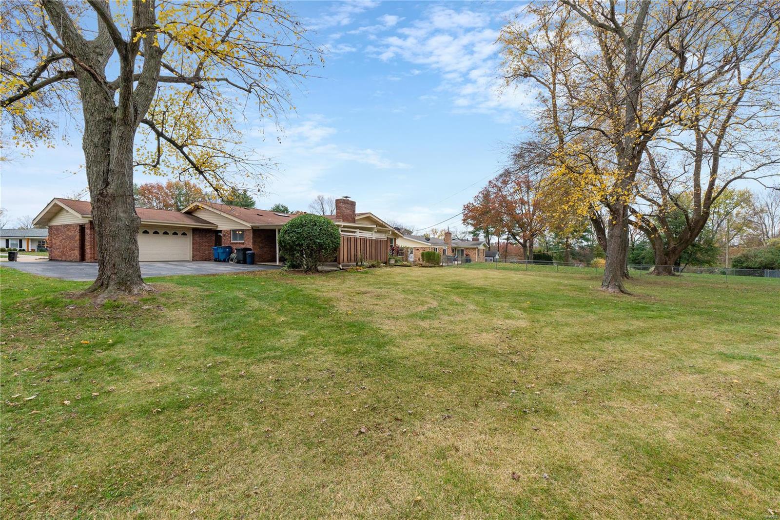 Chesterfield, Missouri 63017, United States, 4 Bedrooms Bedrooms, ,3 BathroomsBathrooms,Residential,Pending,30613