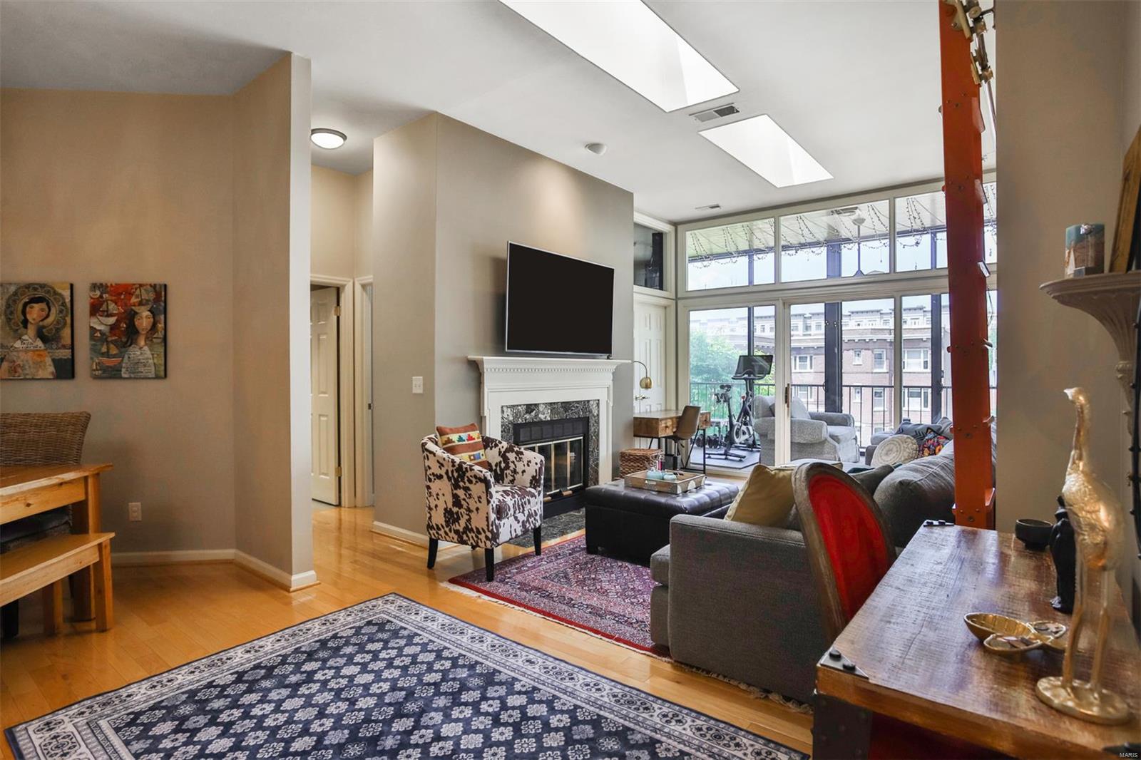 4554 Laclede Avenue 308
