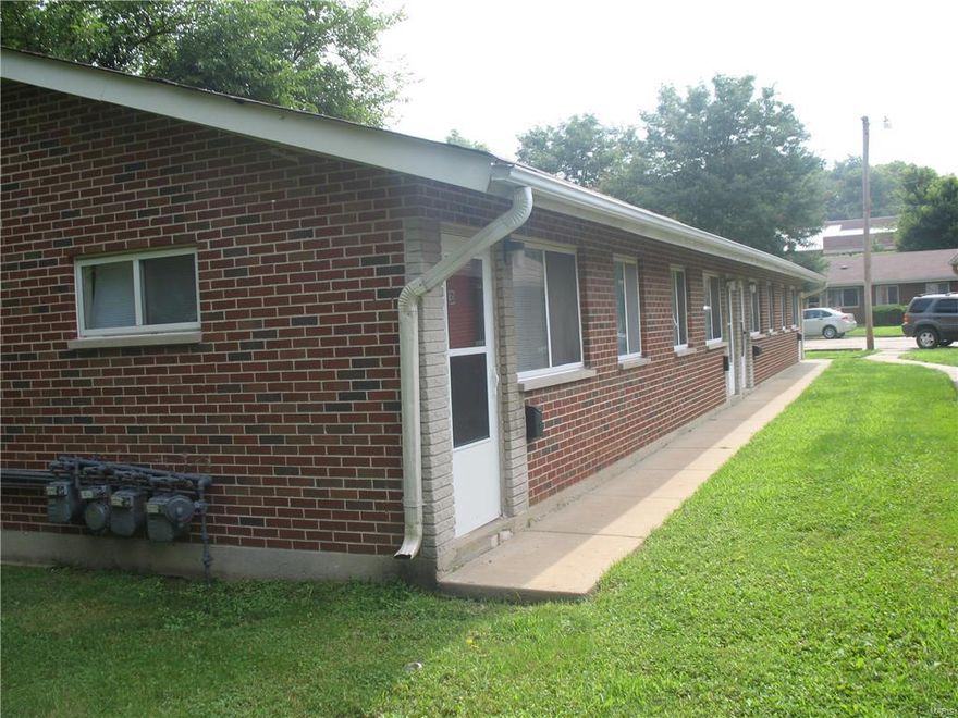 Wonderfully updated 46-2 Bedroom Units throughout the complex. Newer windows, hardwood floors, updated kitchens.  Many units have granite counter tops.  Separate building with coin operated washer and dryers.  Professionally managed.  Lots of parking throughout.  Close to major highways and easy access to the airport and downtown.  Call for details!