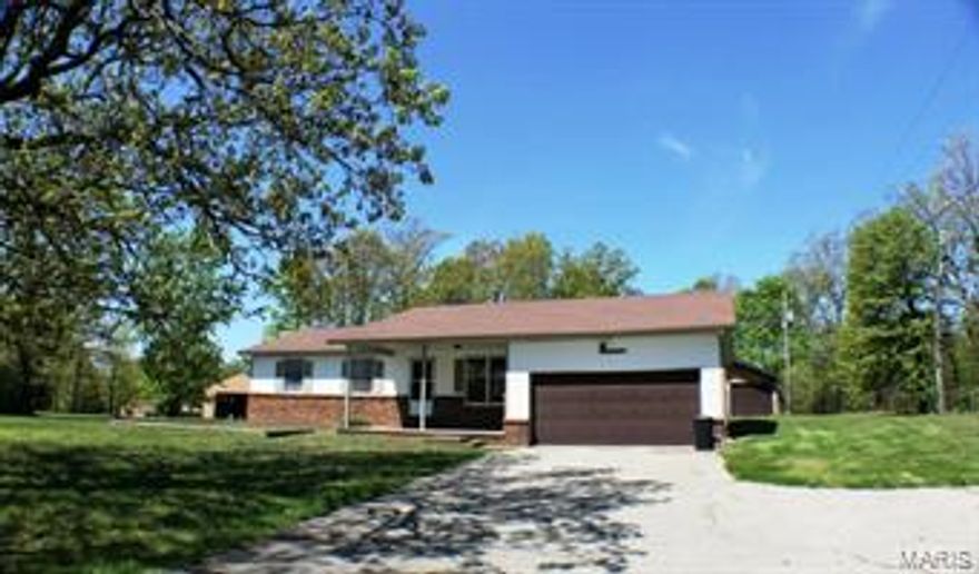 Immaculate 3 bedroom, 2 bath home on 2 acre lot.  Property is in pristine condition and offers new flooring, new ac, new kitchen appliances, a double lot, large family room that is open to the kitchen, 2 car attached garage, a detached 2 car garage, an additional outbuildings with electric in it, small shed, and the washer and dryer located in the spacious laundry room will stay with the home!   All this and quiet country living minutes to St Robert!