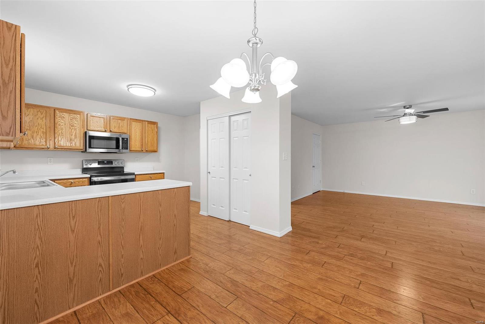 O'Fallon, Missouri 63368, United States, 3 Bedrooms Bedrooms, ,3 BathroomsBathrooms,Residential,Pending,34946