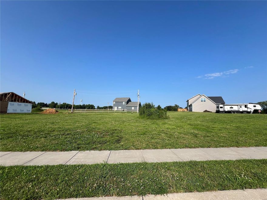 (Lot 15)One of Perryville's newest subdivisions. Building lot that is fairly level. New streets and sidewalks along with streetlights are huge pluses. City utilities are available and ready to connect to. This ideal location offers easy access to I55 and Hwy 51.