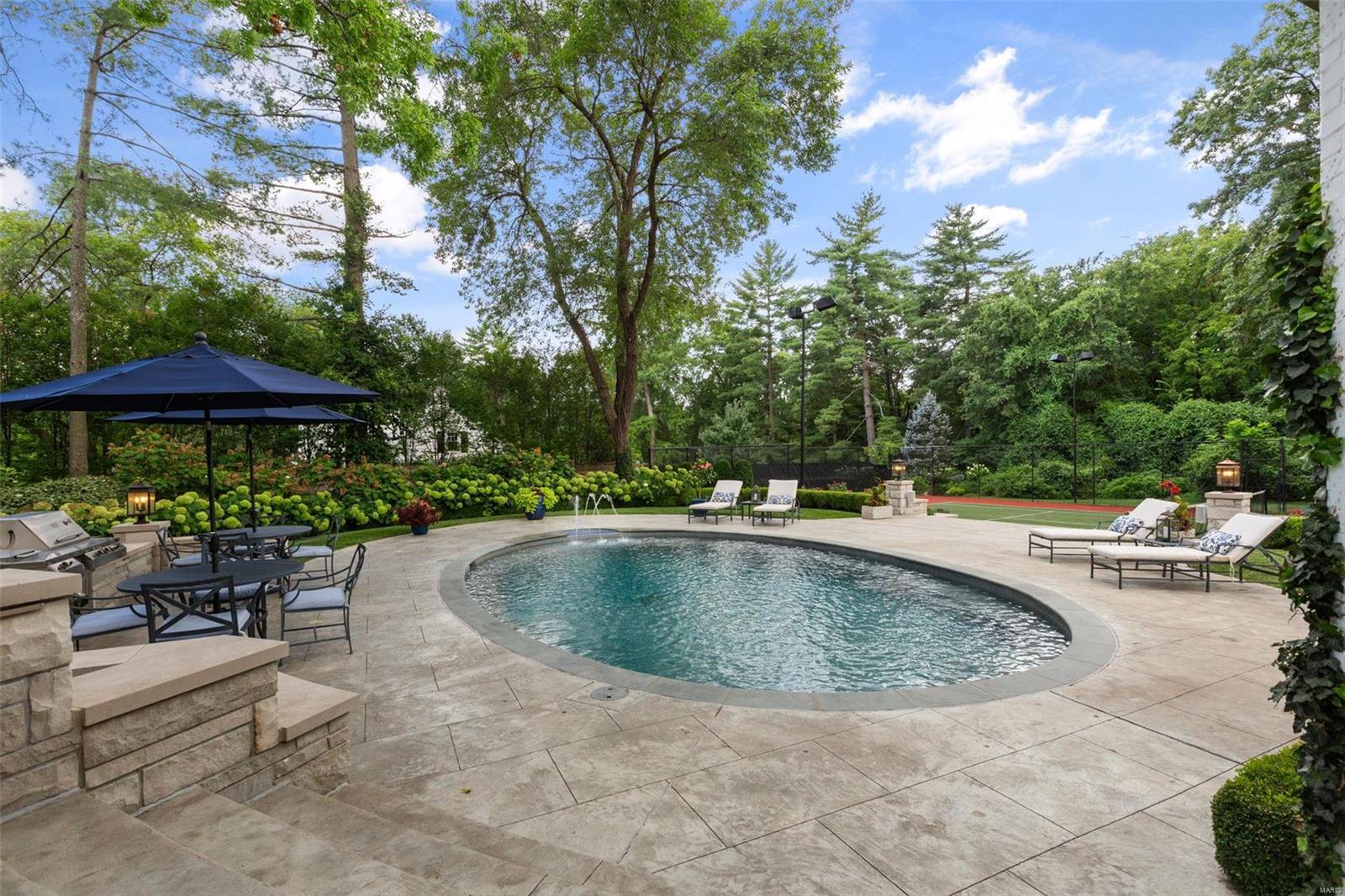 Greenbriar Lts 14 & 16 & Lt Pt 12 & - Residential