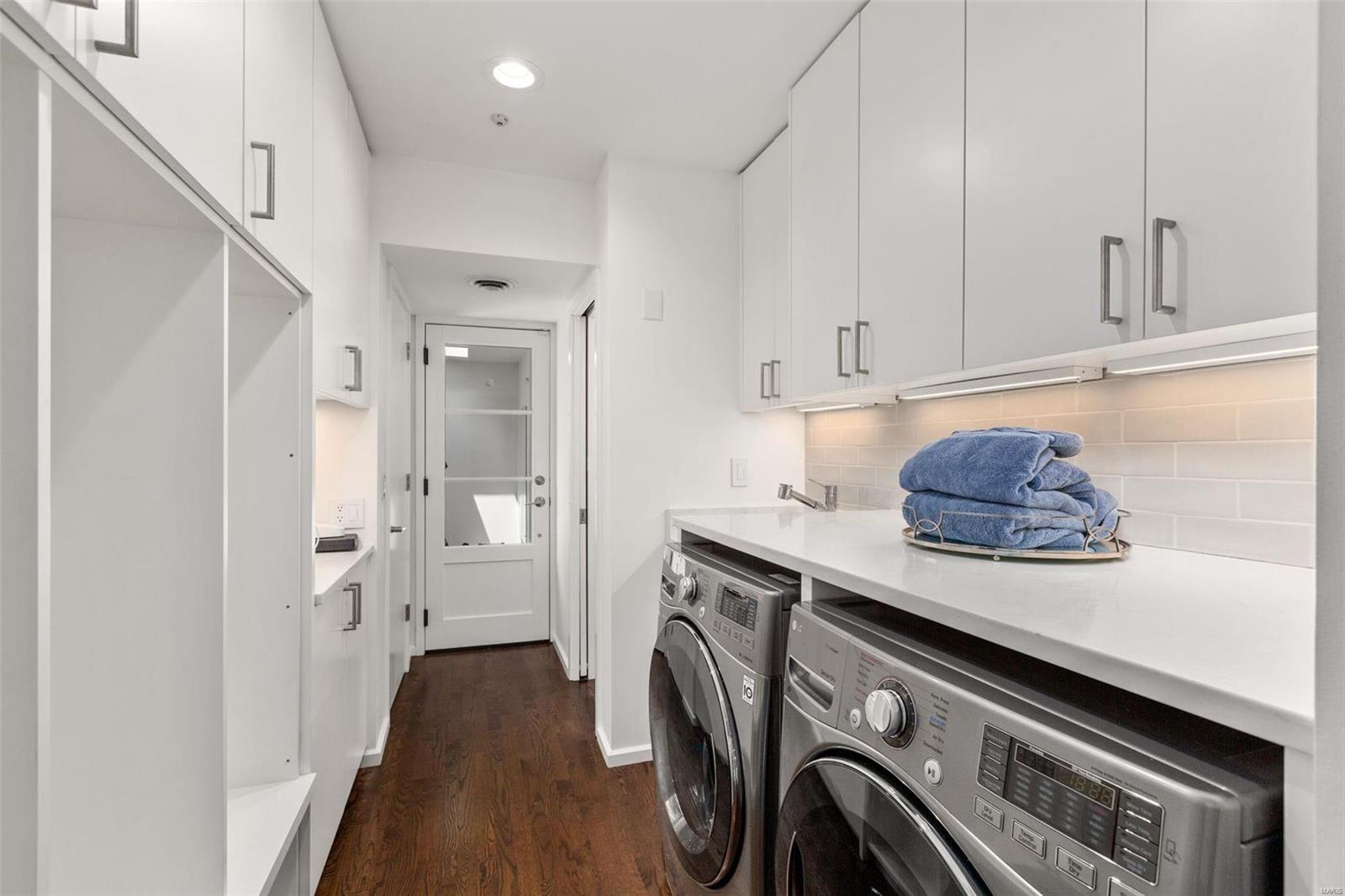 Greenbriar Lts 14 & 16 & Lt Pt 12 & - Residential