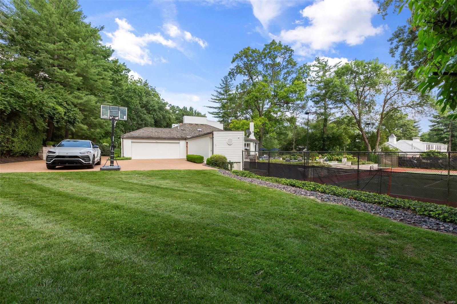 Greenbriar Lts 14 & 16 & Lt Pt 12 & - Residential