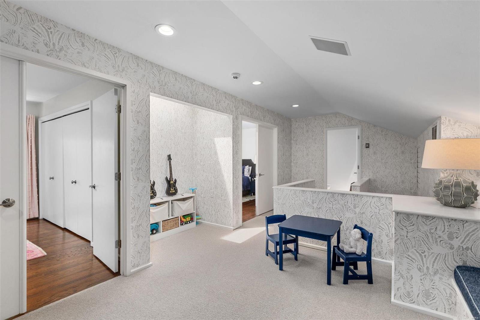 Greenbriar Lts 14 & 16 & Lt Pt 12 & - Residential