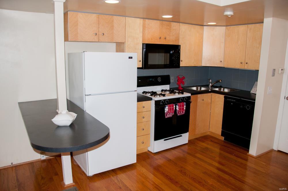 North Boyle Avenue Condos - Residential