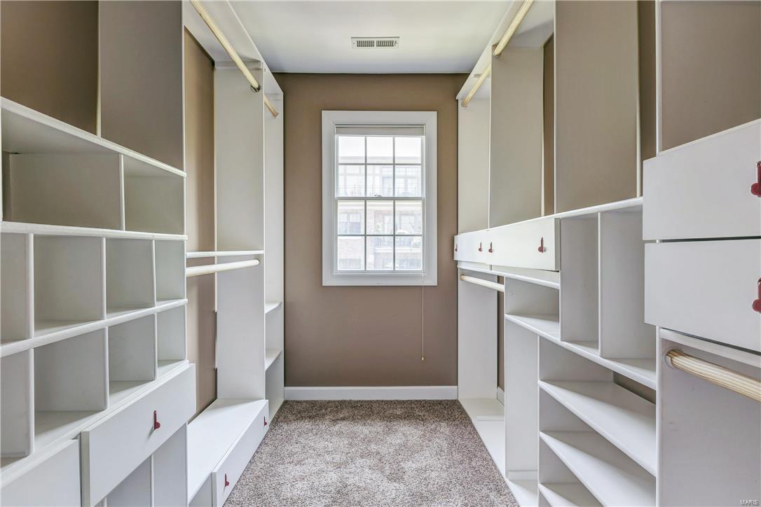 Forest Court Twnhms A Condo - Residential