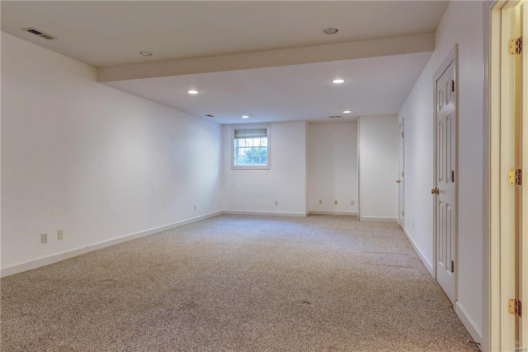 Forest Court Twnhms A Condo - Residential