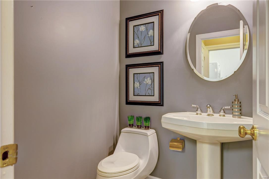 Forest Court Twnhms A Condo - Residential