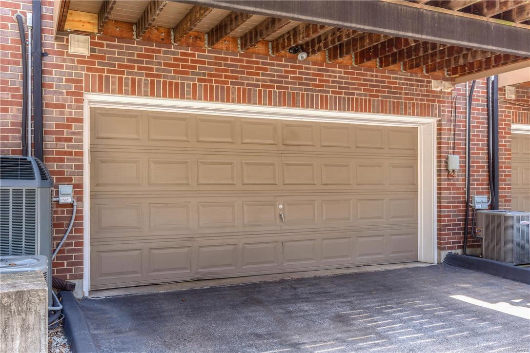 Forest Court Twnhms A Condo - Residential