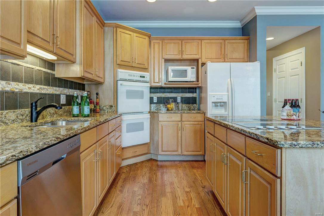 Forest Court Twnhms A Condo - Residential