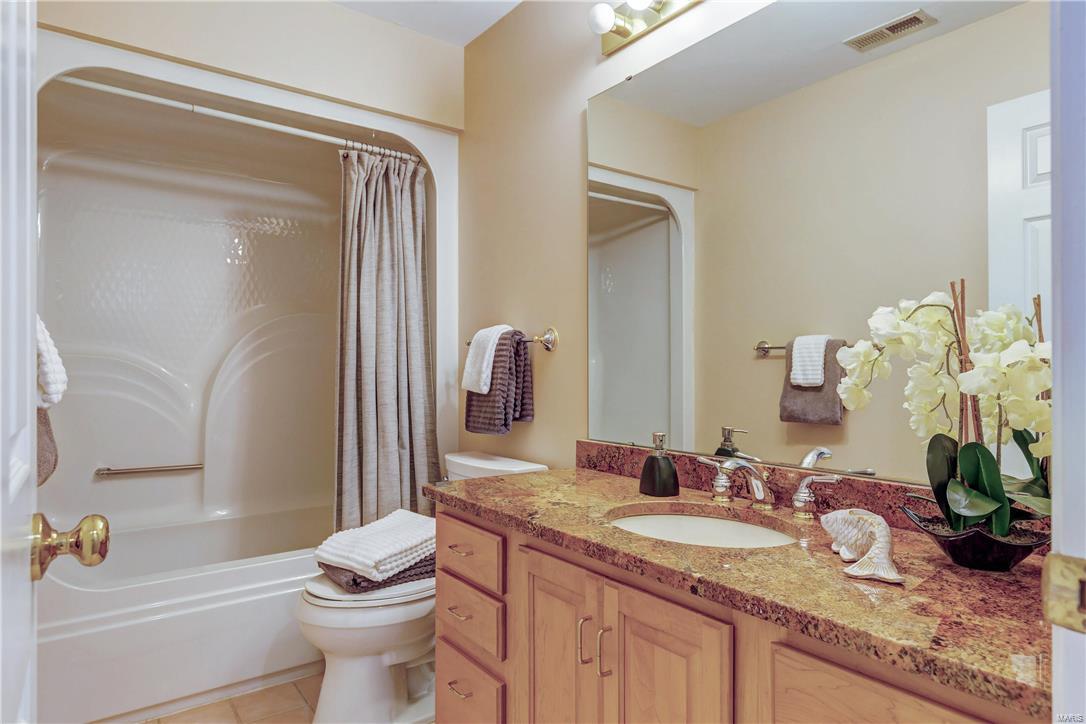 Forest Court Twnhms A Condo - Residential