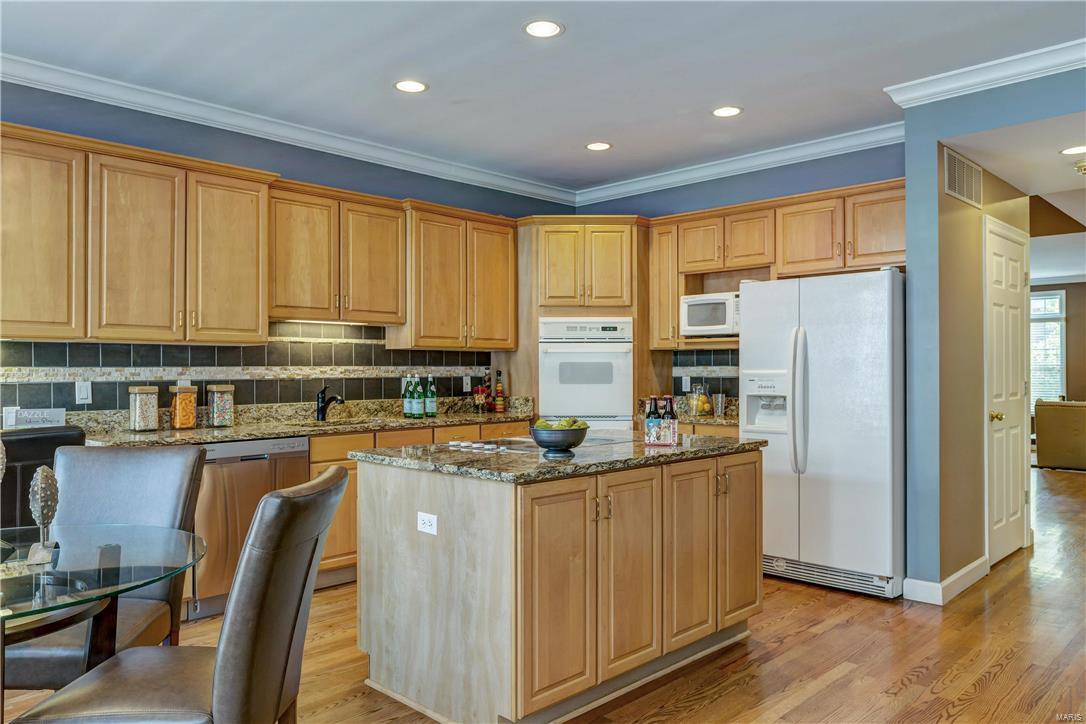 Forest Court Twnhms A Condo - Residential