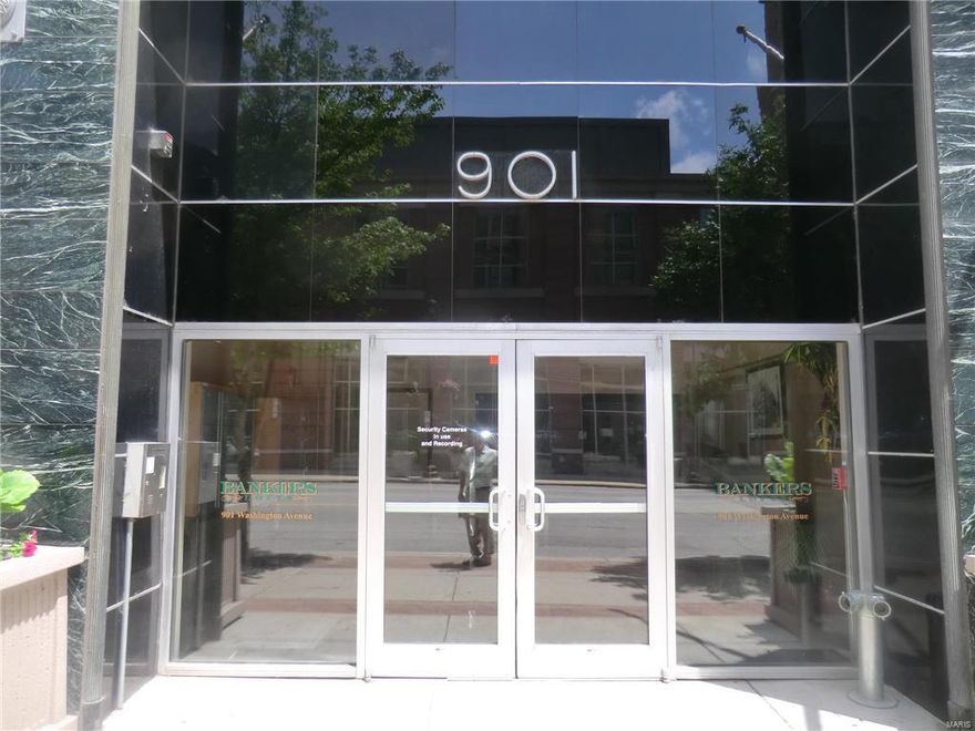 FOR LEASE....Bankers Lofts- Brace yourself!! This two bedroom one and a half bath with two assigned parking spaces is move in ready! The loft offers hardwood flooring, a beautifully finished kitchen with granite countertops and stainless steel appliances. The master bath has great modern flair with a separate shower and bath. The washer and dryer is included and is tucked away in the master bedroom closet. You will enjoy the great roof top deck for grilling and entertaining your guest.  Available July 1 Location: Downtown