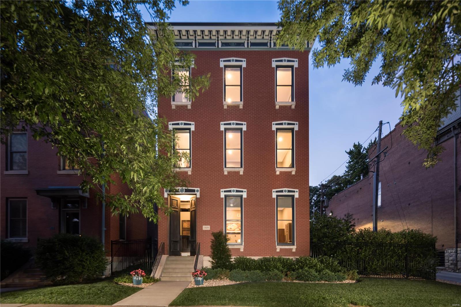 Mississippi Place Townhomes - Residential