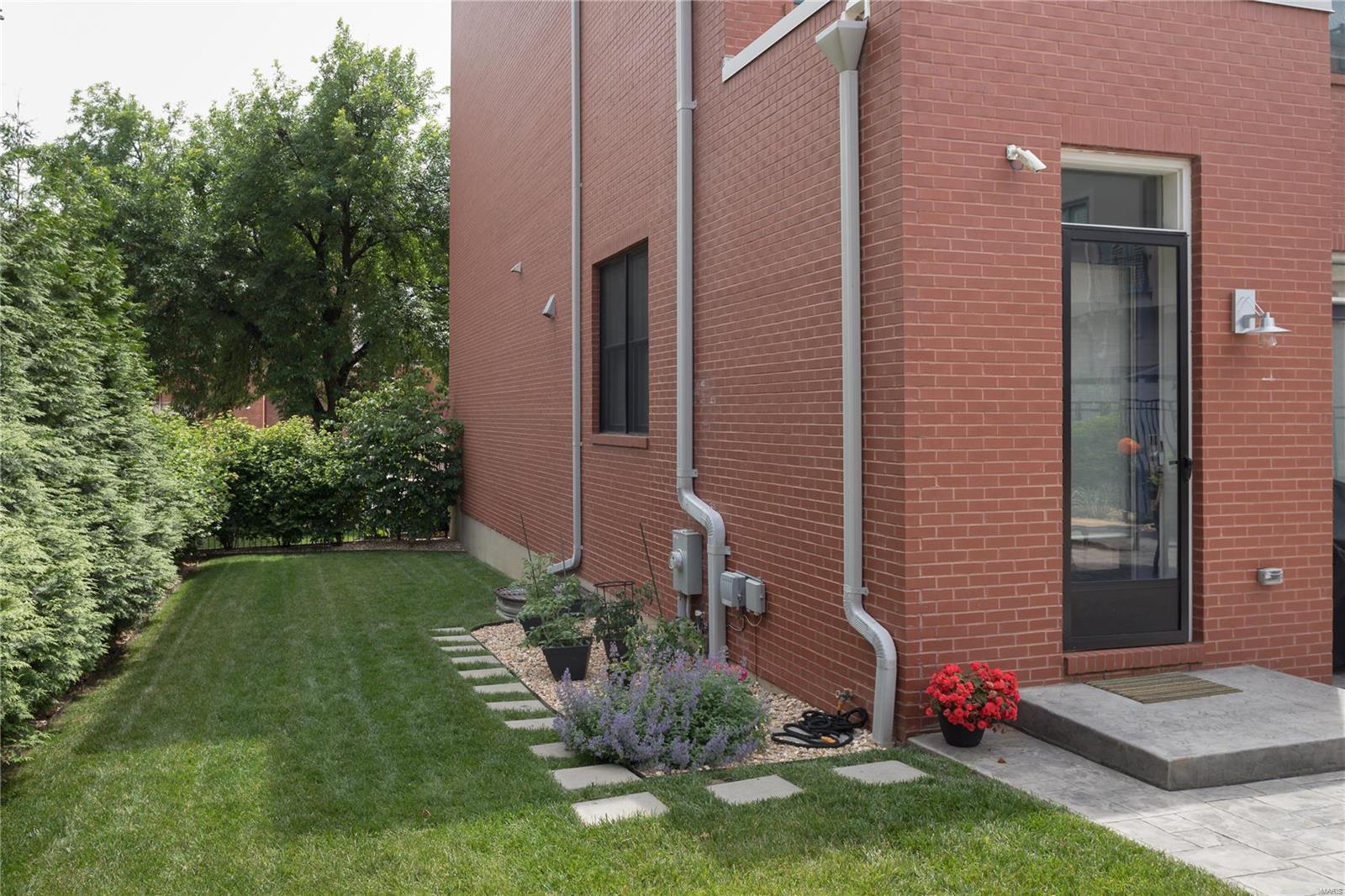 Mississippi Place Townhomes - Residential