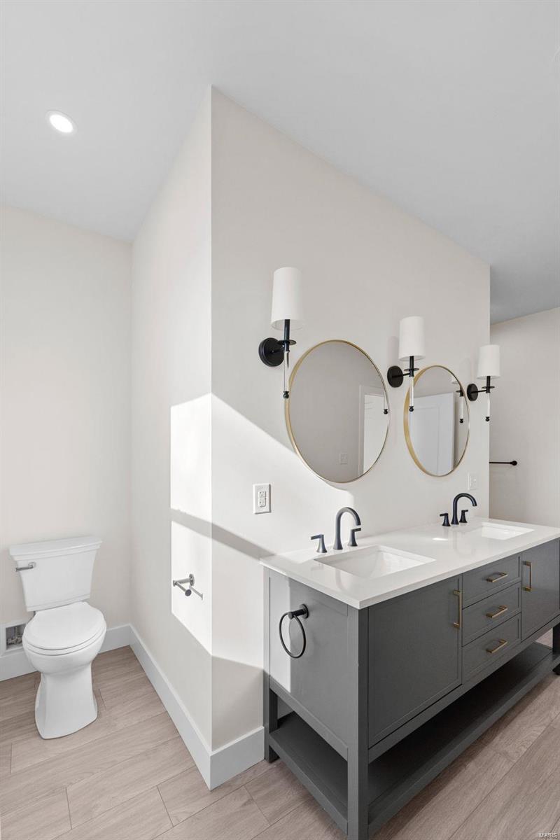 St Louis, Missouri 63127, United States, 4 Bedrooms Bedrooms, ,3 BathroomsBathrooms,Residential,Pending,24721