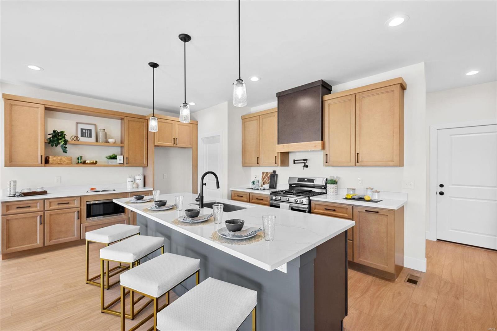 St Louis, Missouri 63127, United States, 4 Bedrooms Bedrooms, ,3 BathroomsBathrooms,Residential,Pending,24721