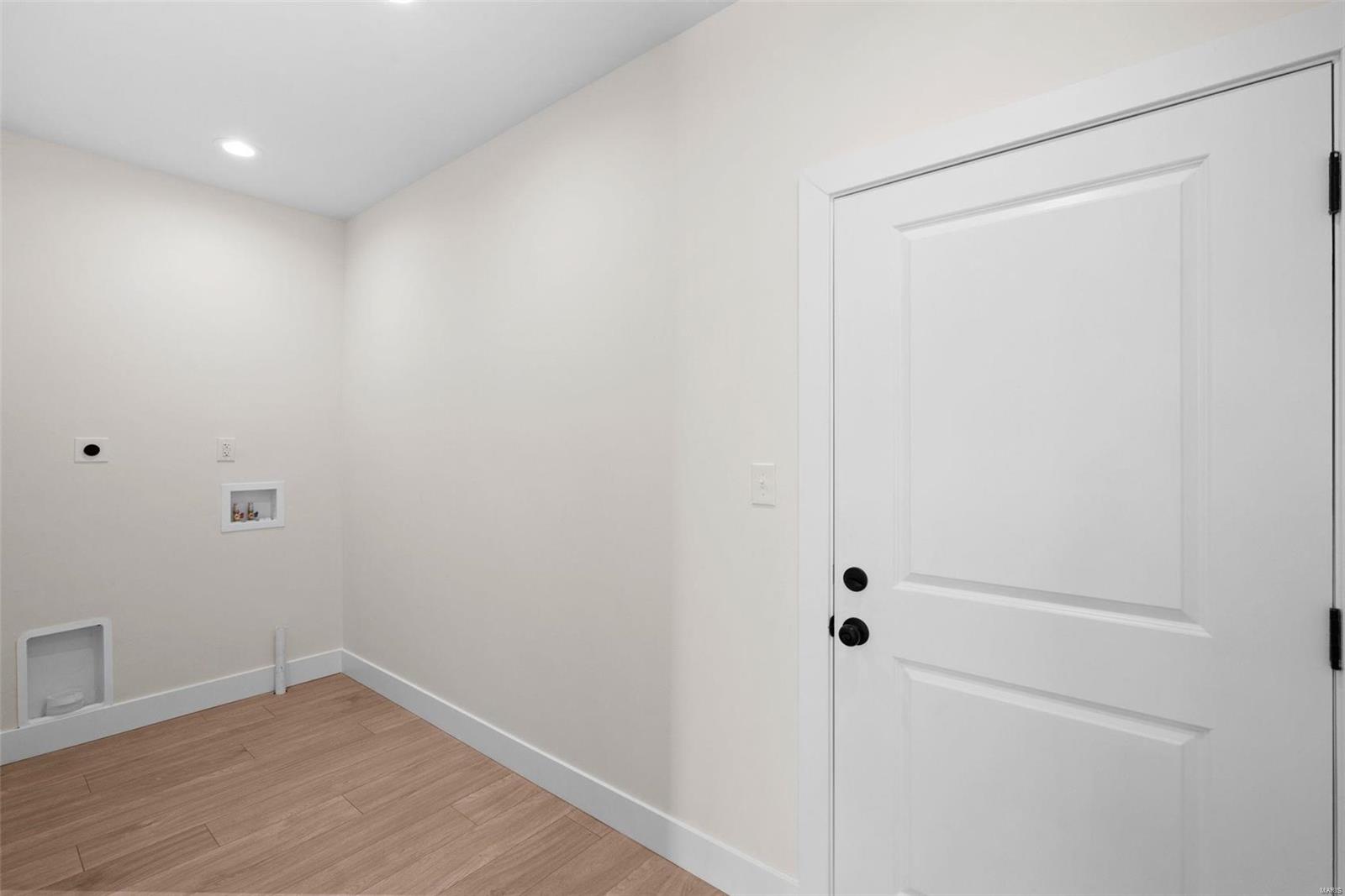 St Louis, Missouri 63127, United States, 4 Bedrooms Bedrooms, ,3 BathroomsBathrooms,Residential,Pending,24721