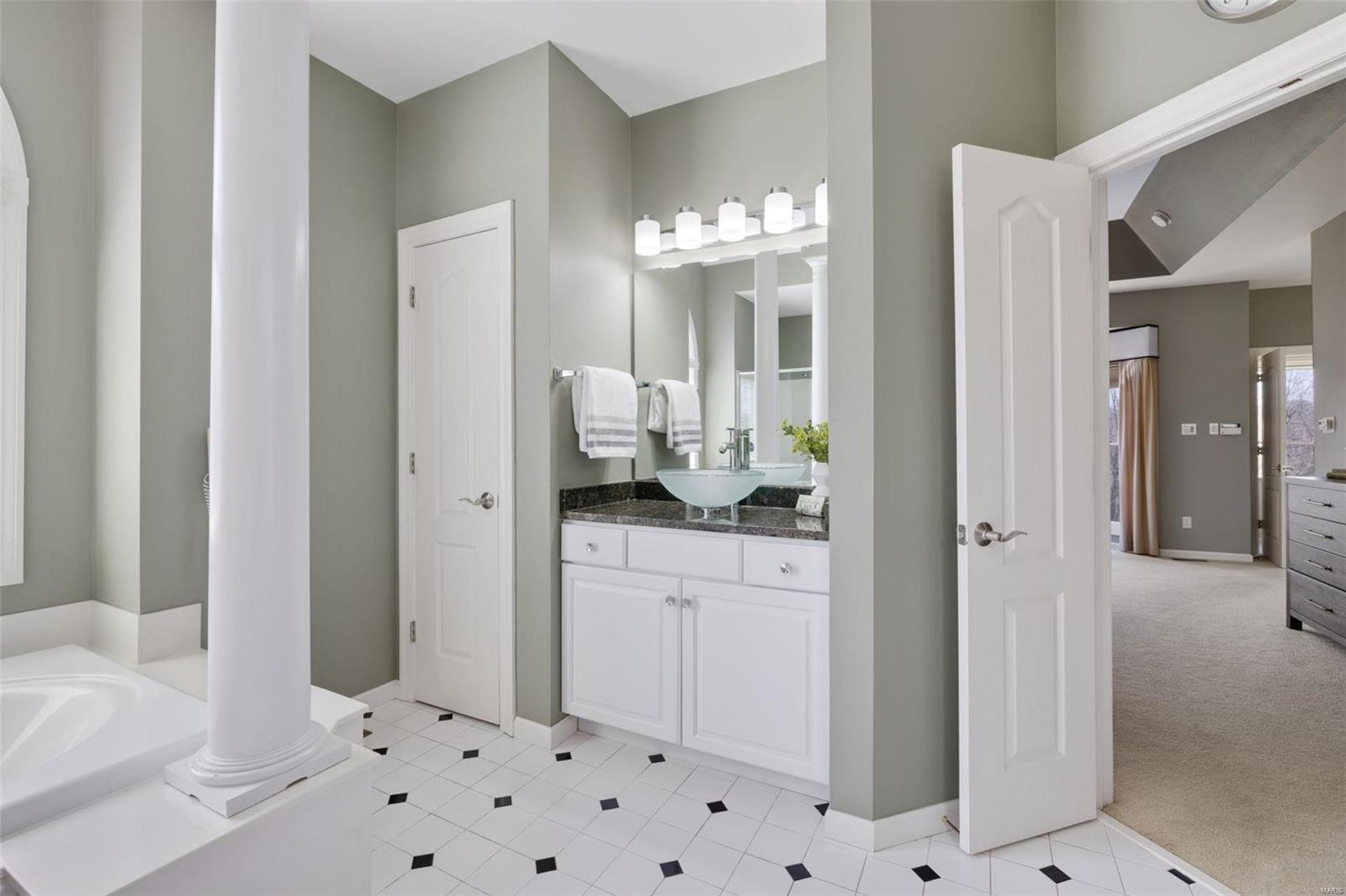 Manderleigh Of Town & Country Two - Residential