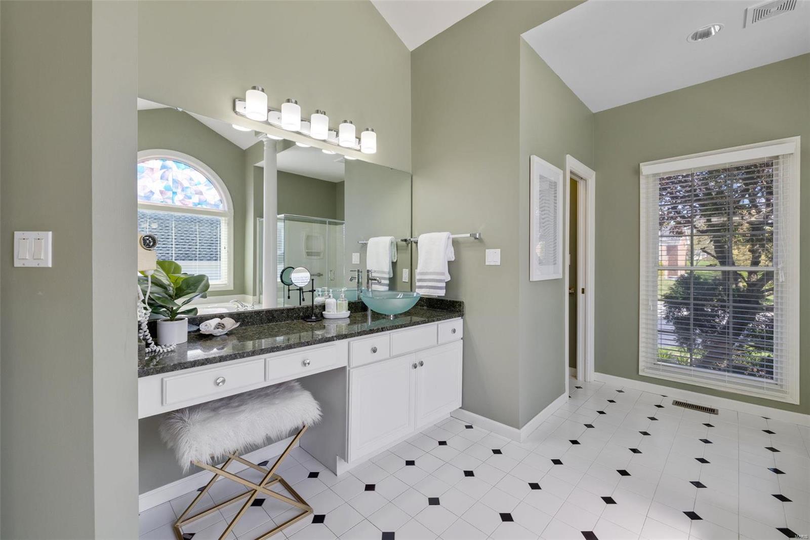 Manderleigh Of Town & Country Two - Residential