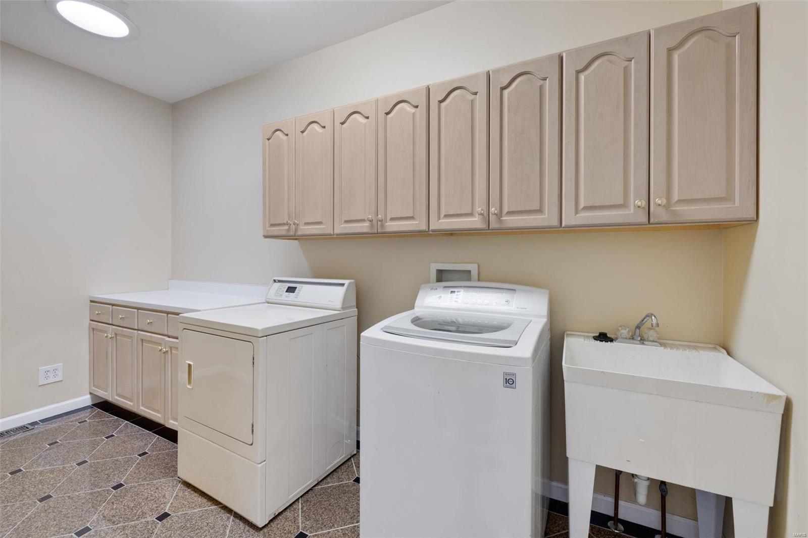 Manderleigh Of Town & Country Two - Residential