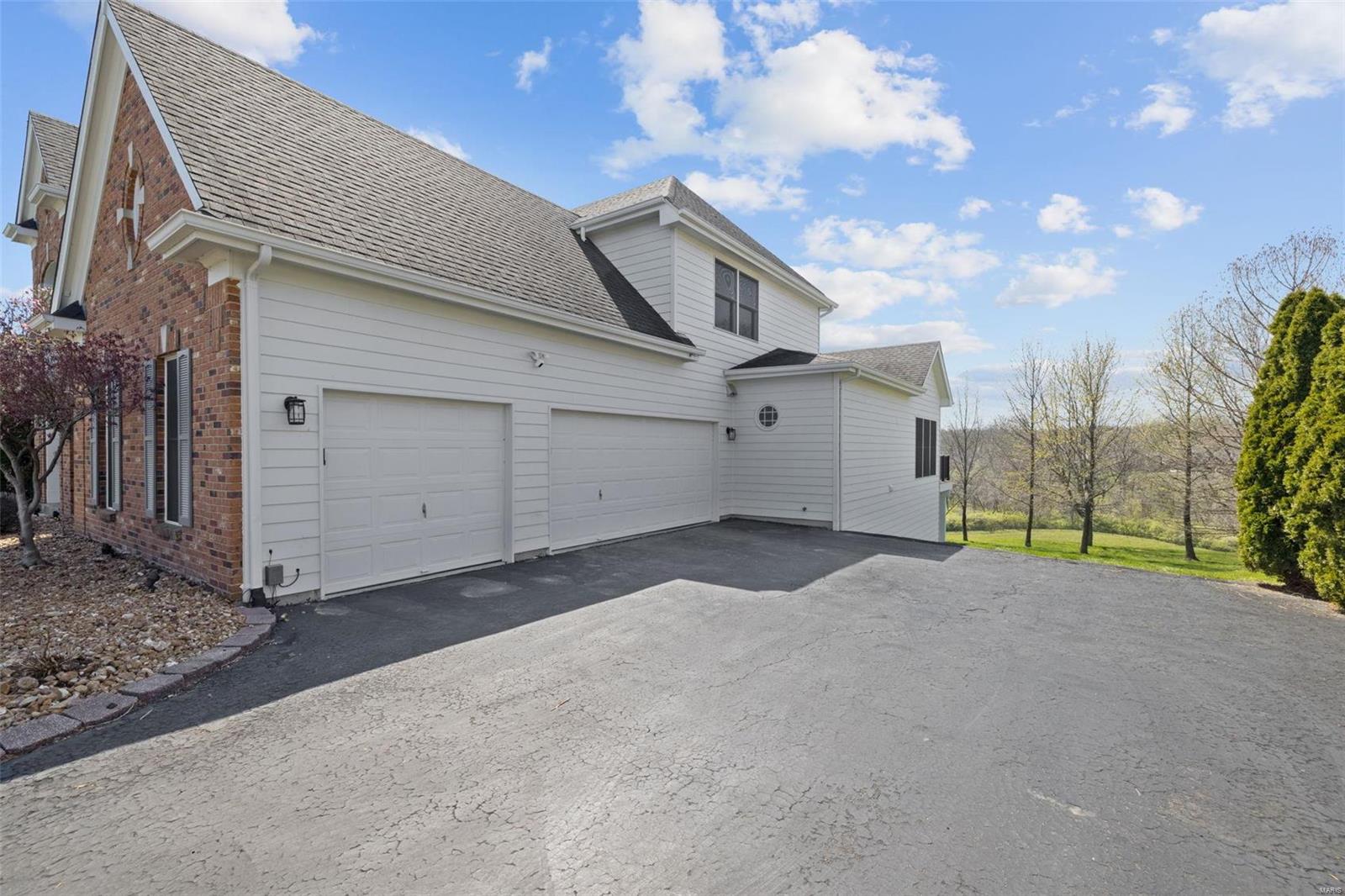 Manderleigh Of Town & Country Two - Residential