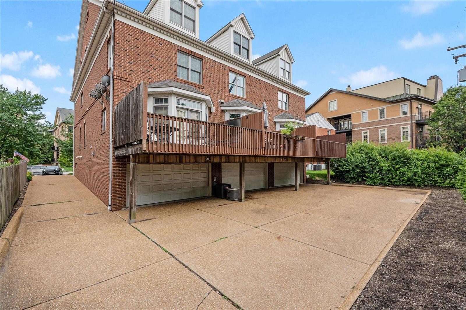 Nine Brighton Way Townhomes - Residential