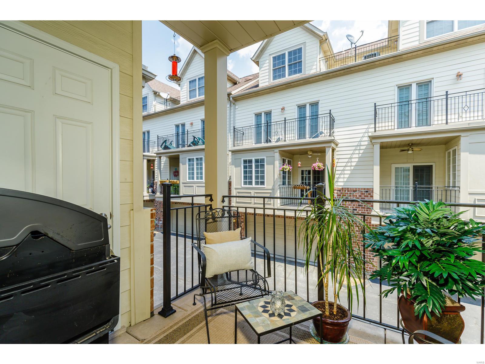 Townhouses At Station Plaza Condo - Residential