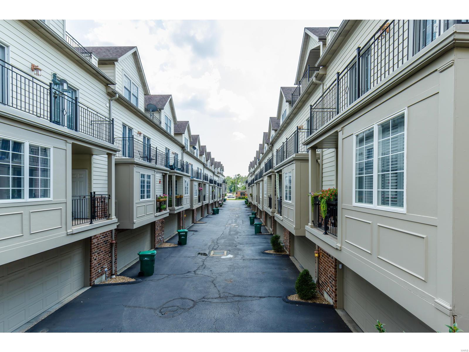 Townhouses At Station Plaza Condo - Residential