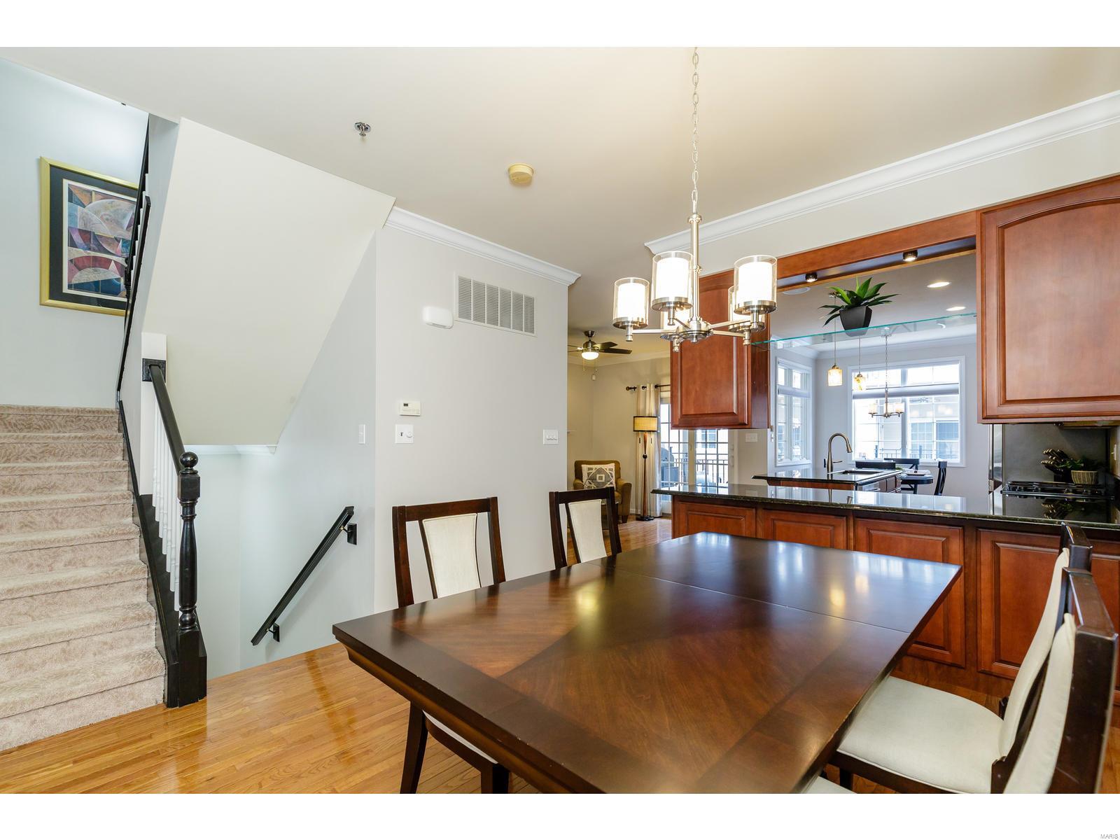 Townhouses At Station Plaza Condo - Residential