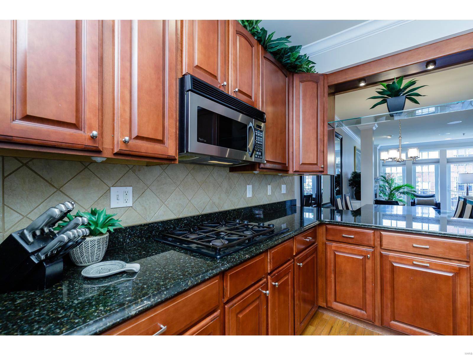 Townhouses At Station Plaza Condo - Residential