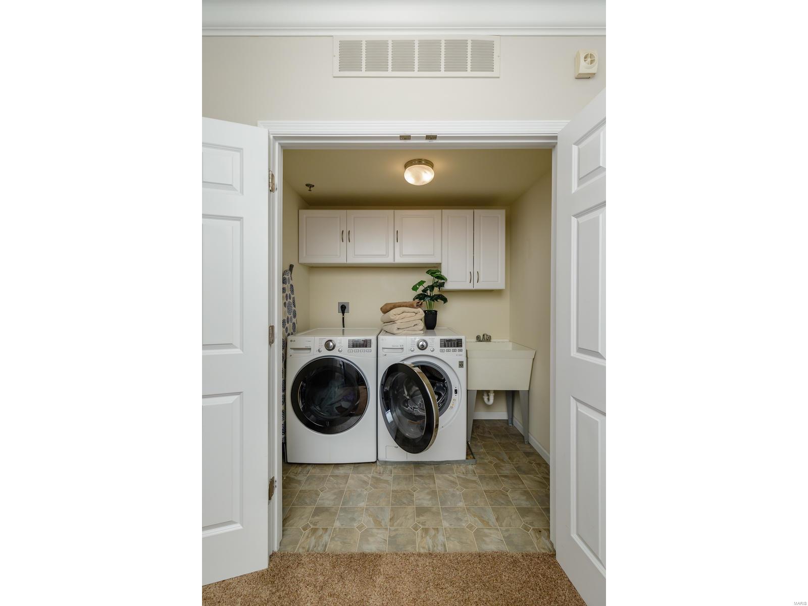 Townhouses At Station Plaza Condo - Residential