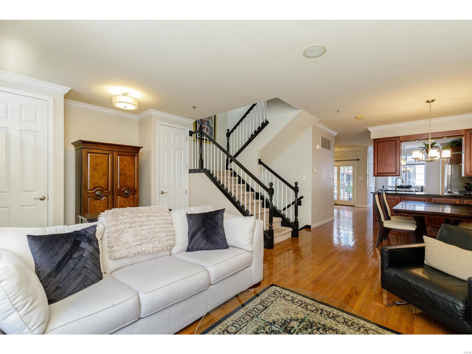 Townhouses At Station Plaza Condo - Residential