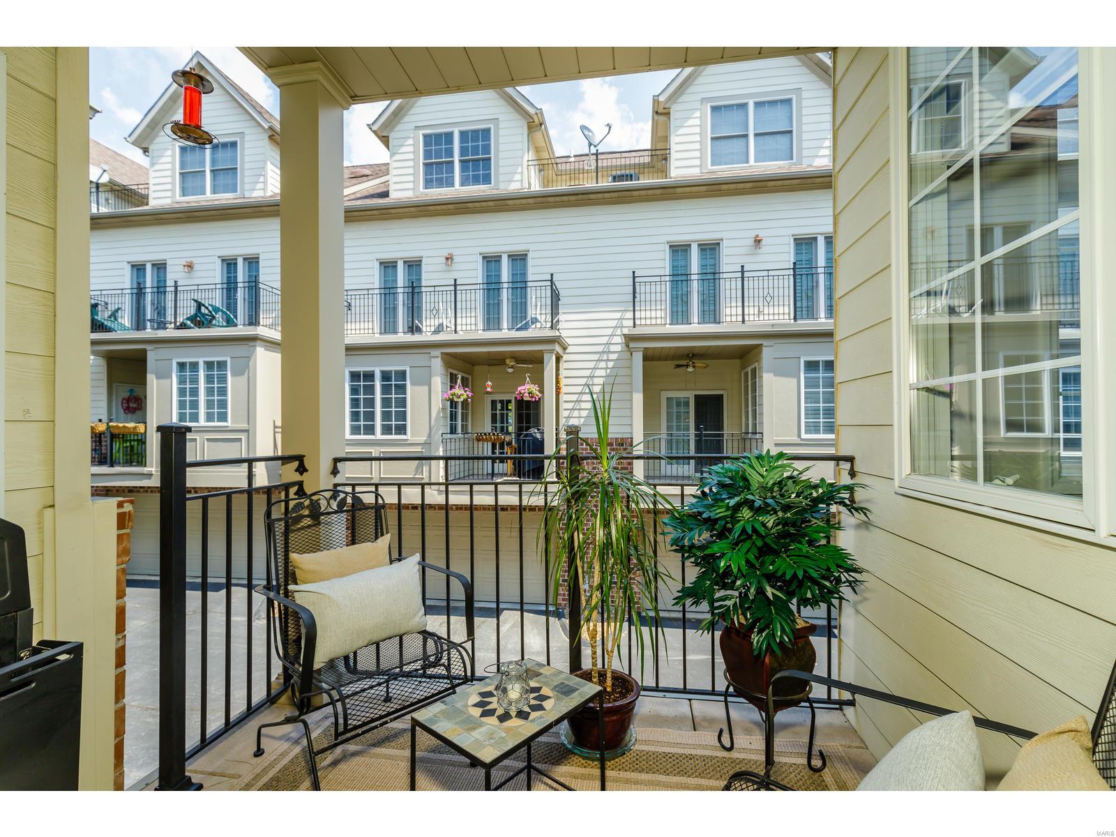 Townhouses At Station Plaza Condo - Residential