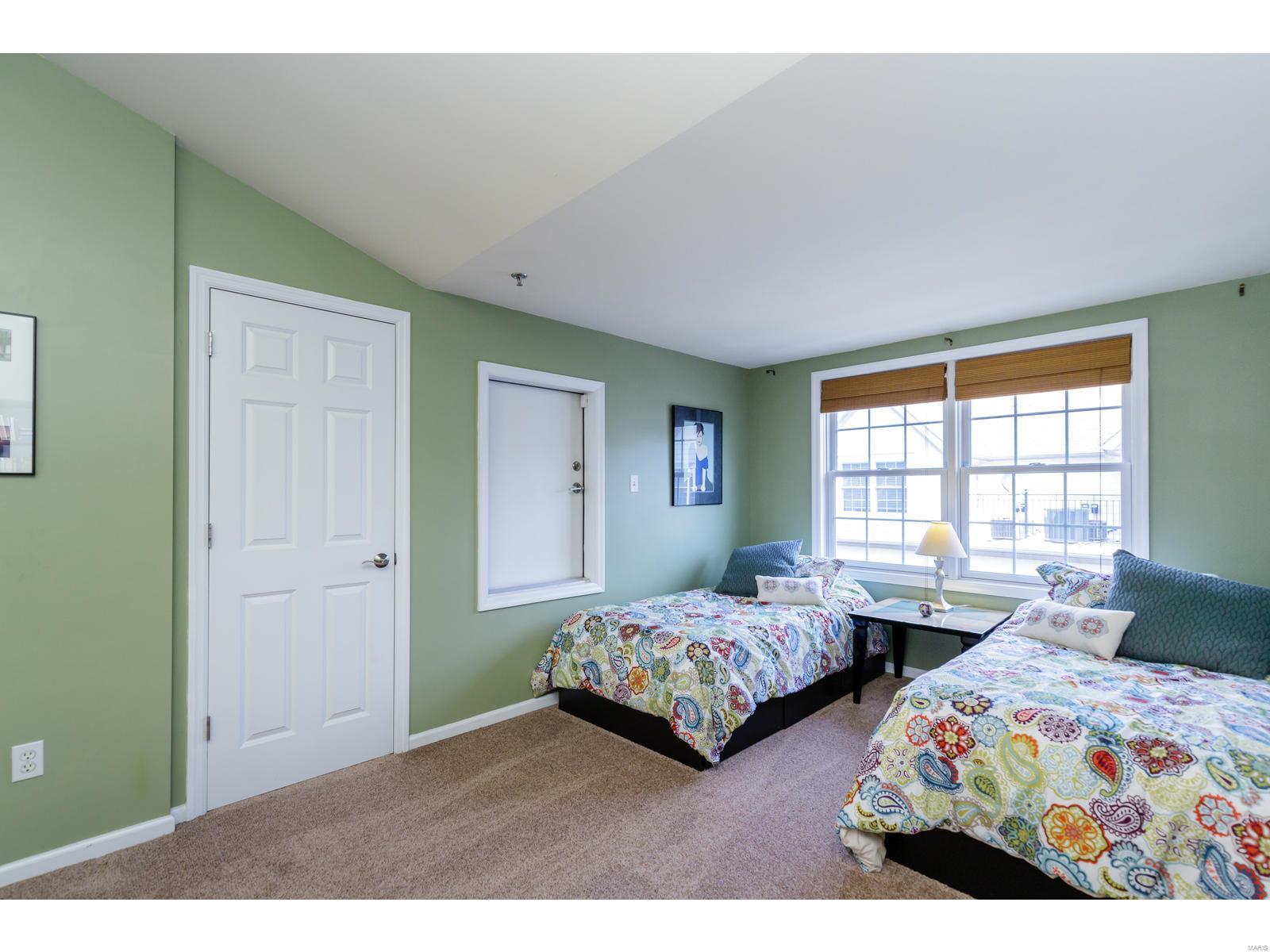 Townhouses At Station Plaza Condo - Residential