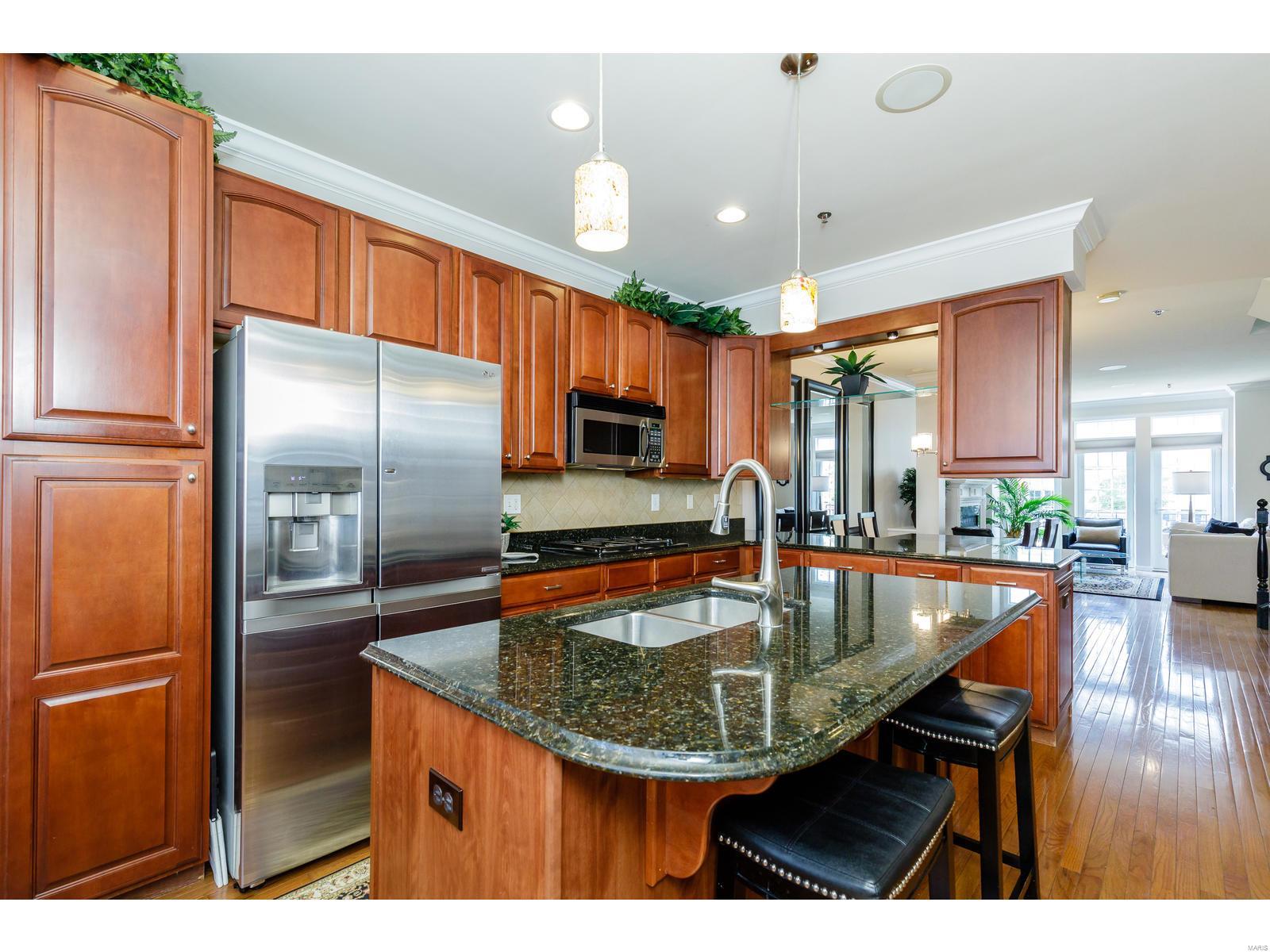 Townhouses At Station Plaza Condo - Residential
