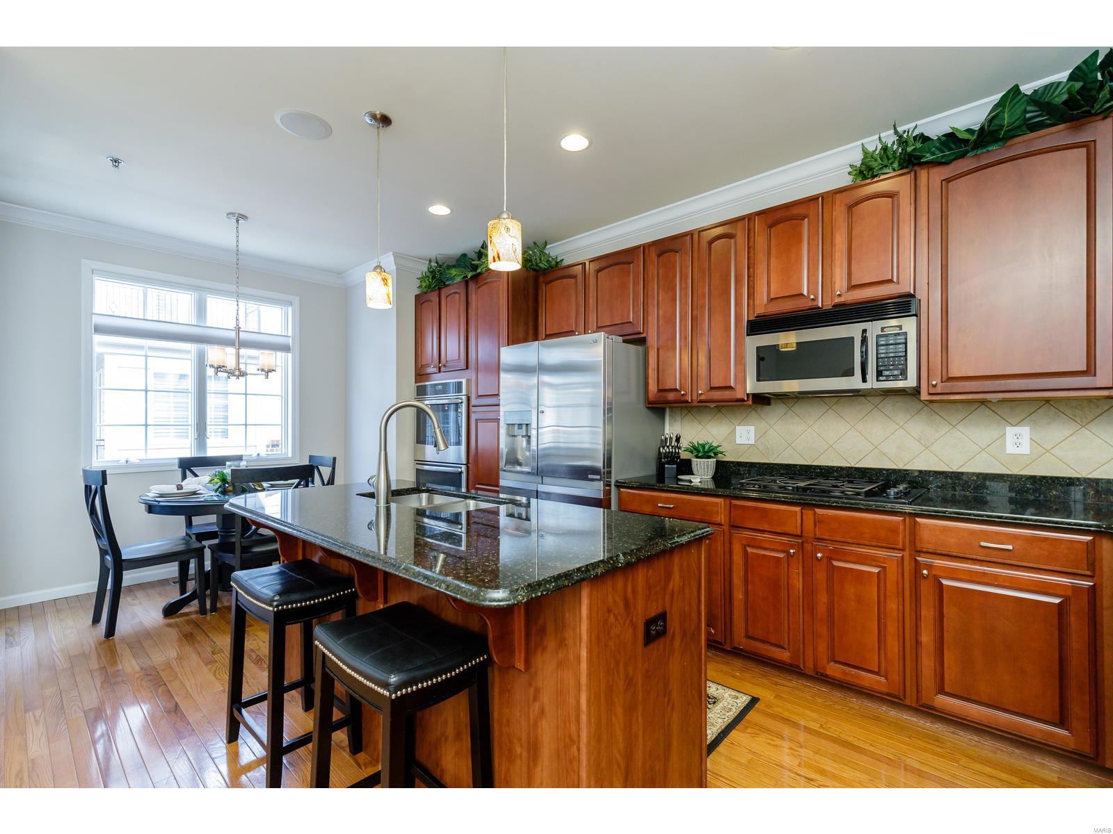 Townhouses At Station Plaza Condo - Residential