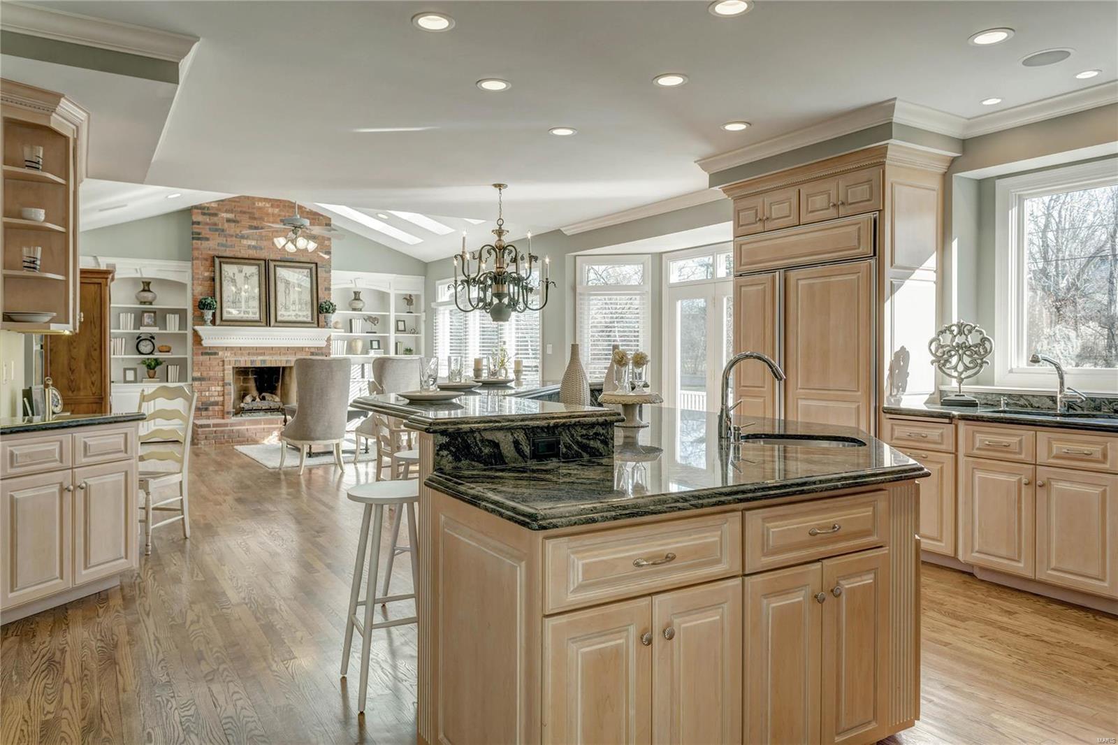 Town & Country Manor - Residential