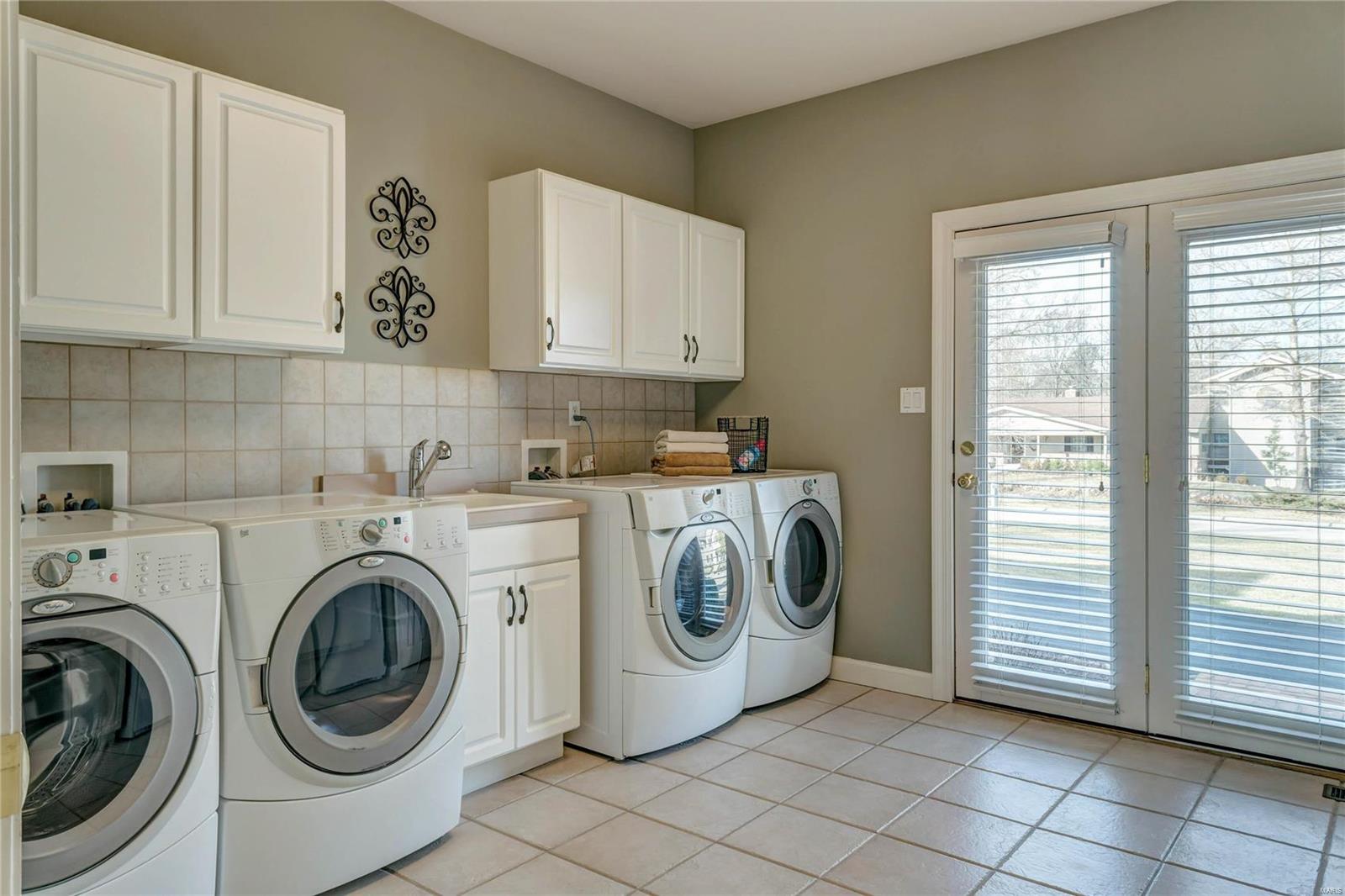 Town & Country Manor - Residential