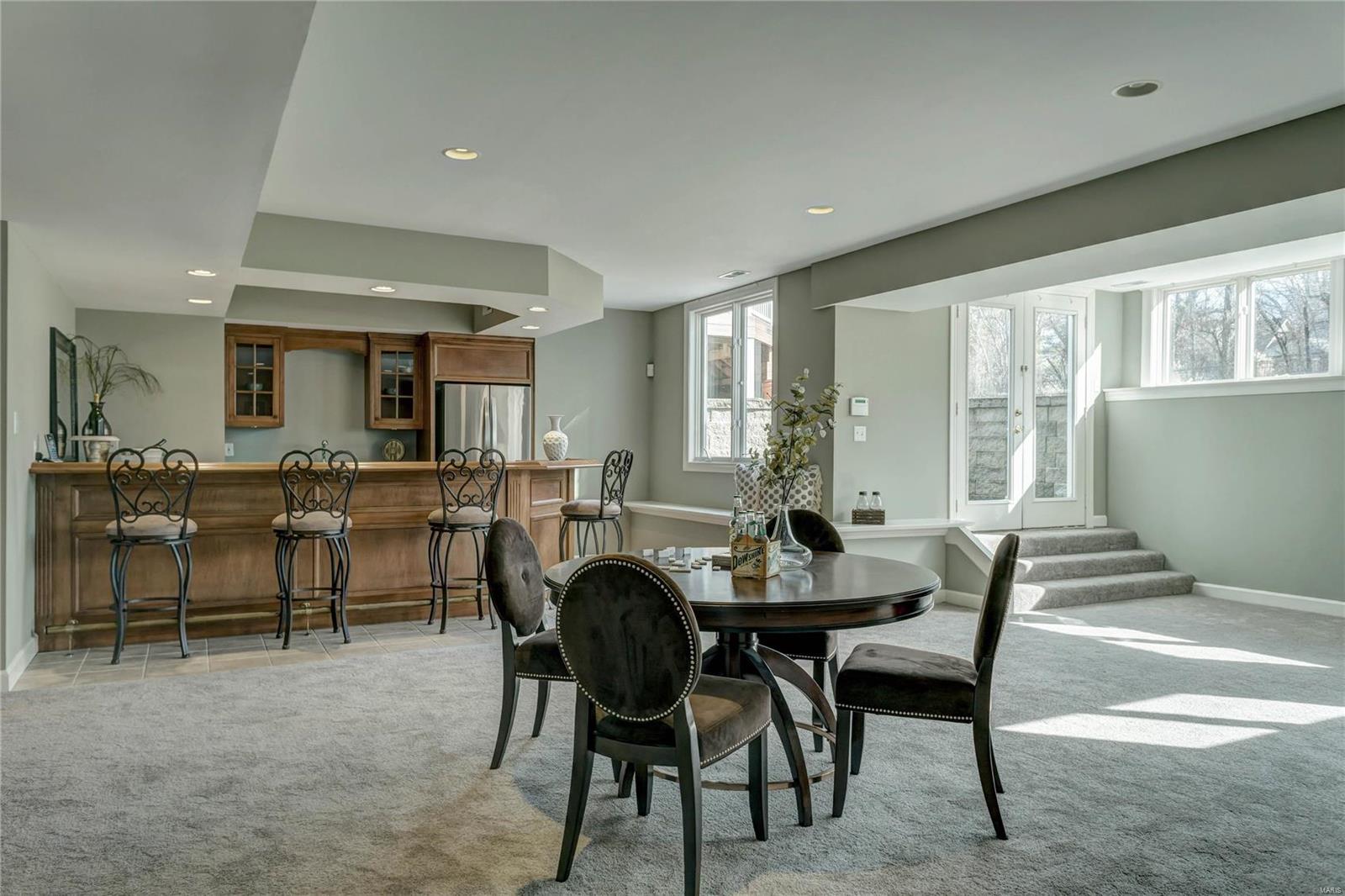 Town & Country Manor - Residential