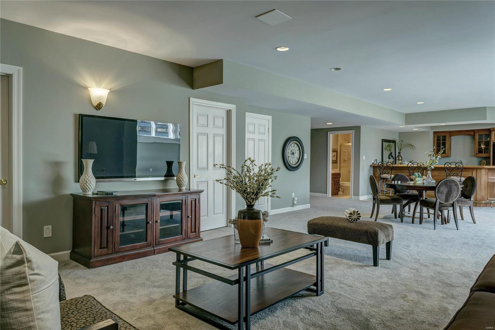 Town & Country Manor - Residential