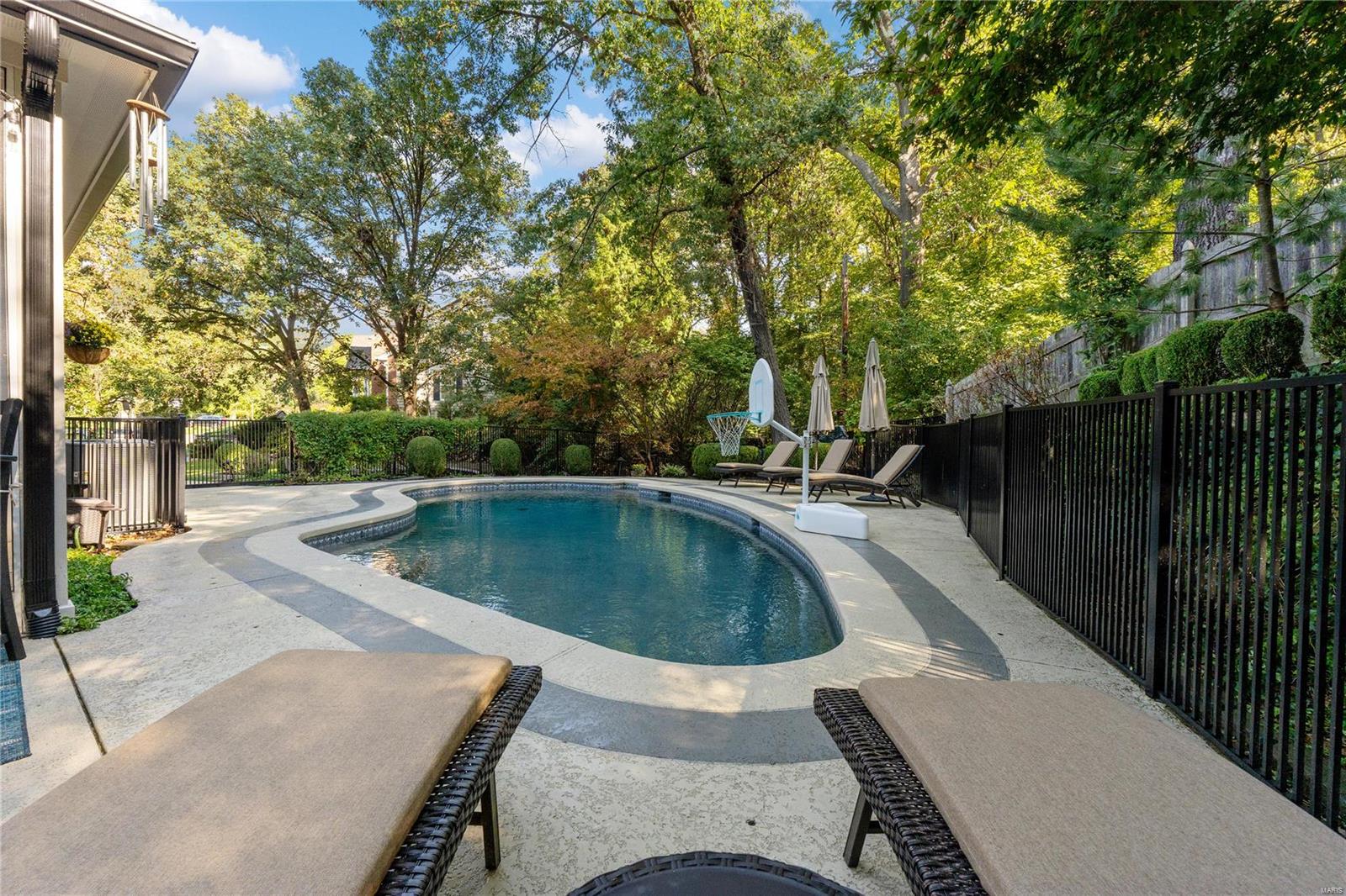 Pointe Essex - Residential