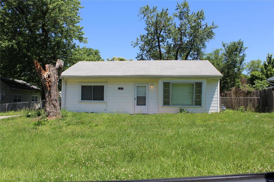 This is a package of 25 single family homes generating over $240,000 a year in gross rents. All but 2 of the properties are currently rented. The majority of the properties are in the Spanish Lake area. This would make a great addition to a portfolio. Rent roll available. Comprehensive property management services are available for an additional fee to to make this package 100% turnkey. Information not verified.